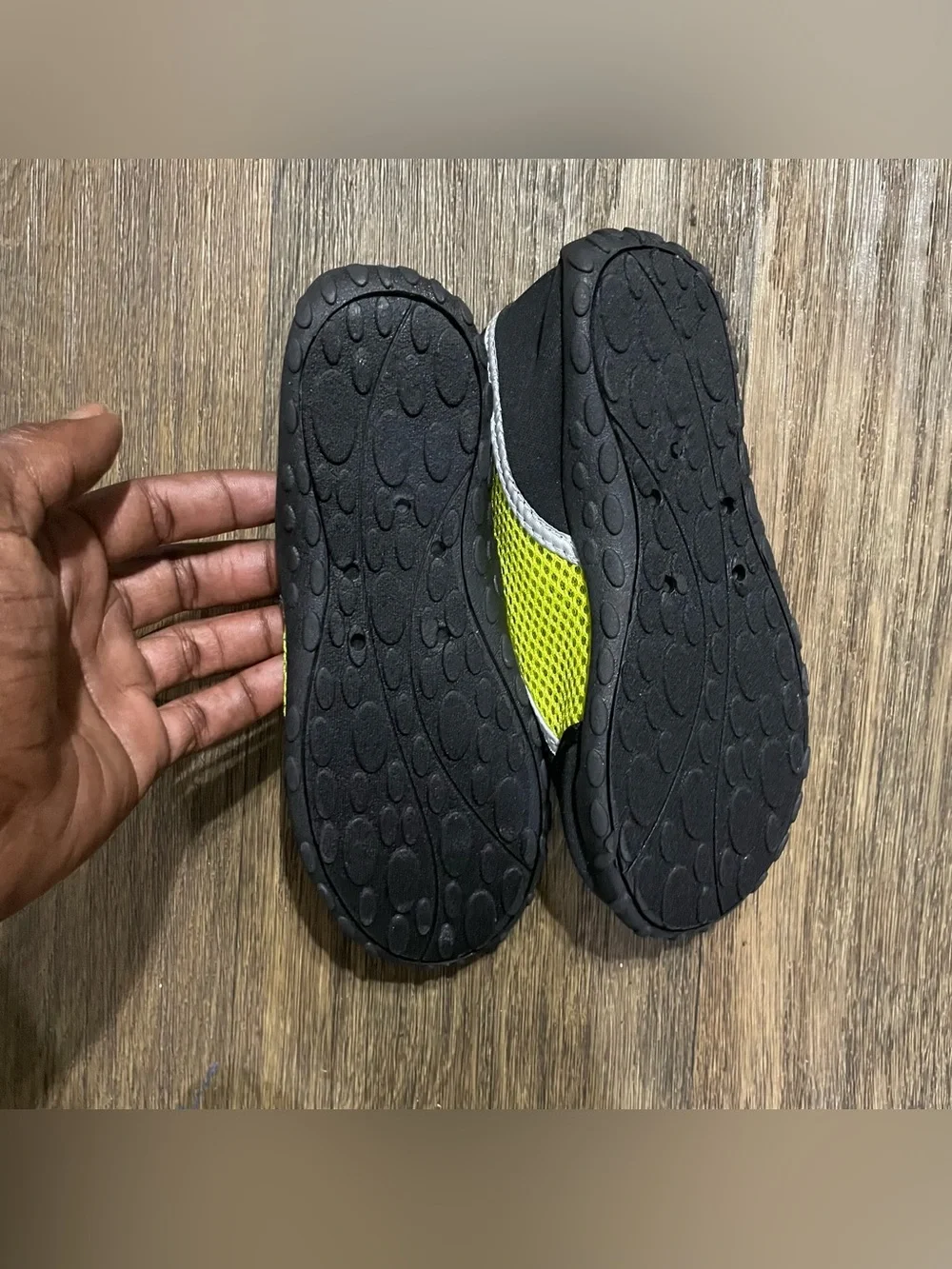 Kids Slip-On Water Shoes – Black/Neon Yellow – Size L (Fits Kids 2–3)